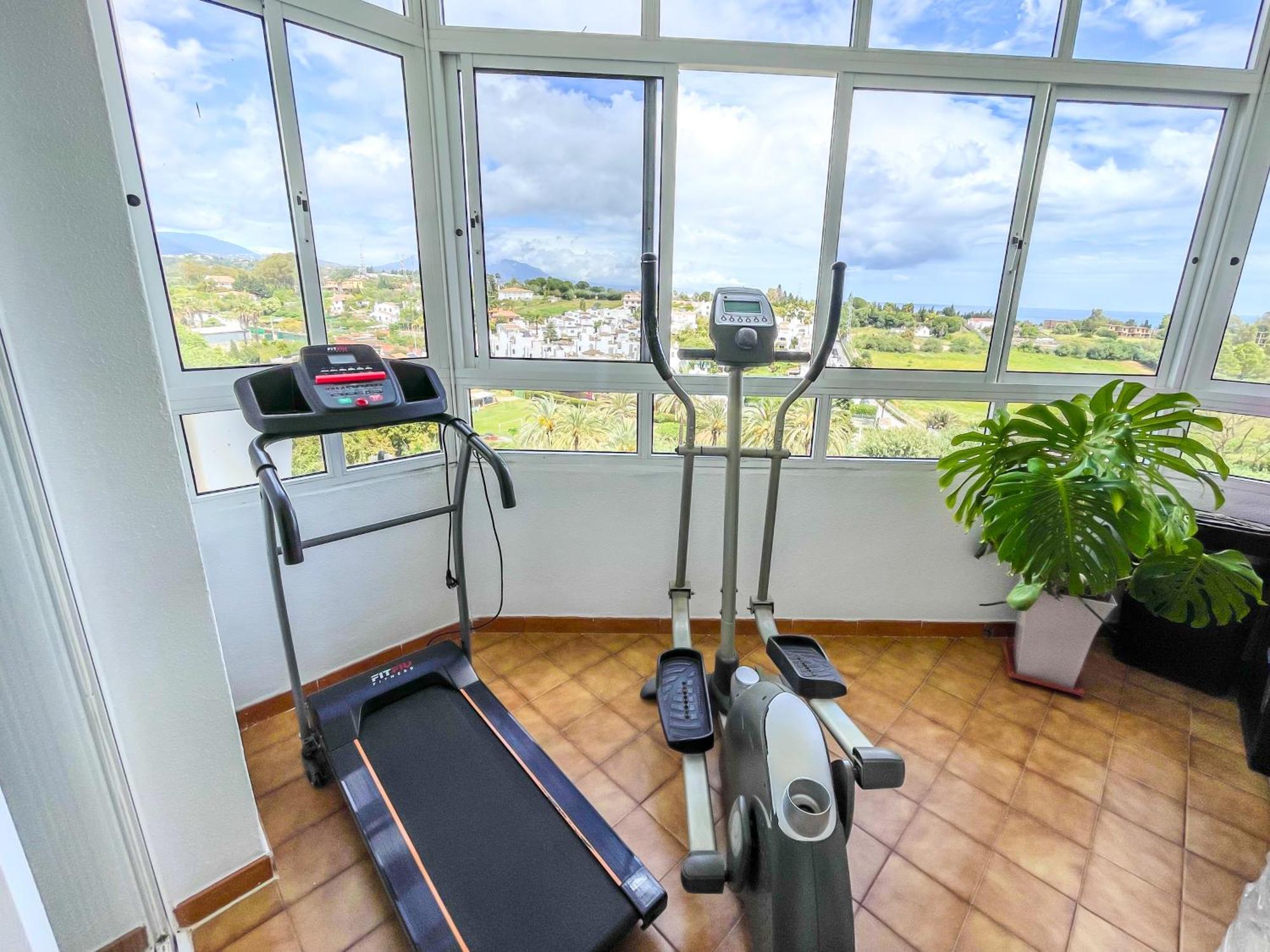 אסטפונה Modern Apartment With Terrace - 2 Min From The Beach מראה חיצוני תמונה